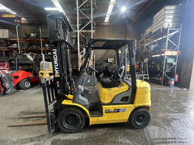 2.5 Tonne Hyundai Forklift For Sale - picture0' - Click to enlarge