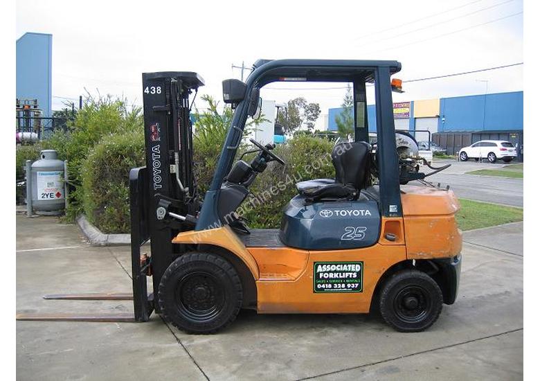 caption Toyota 2.5t LPG forklift with Container Mast