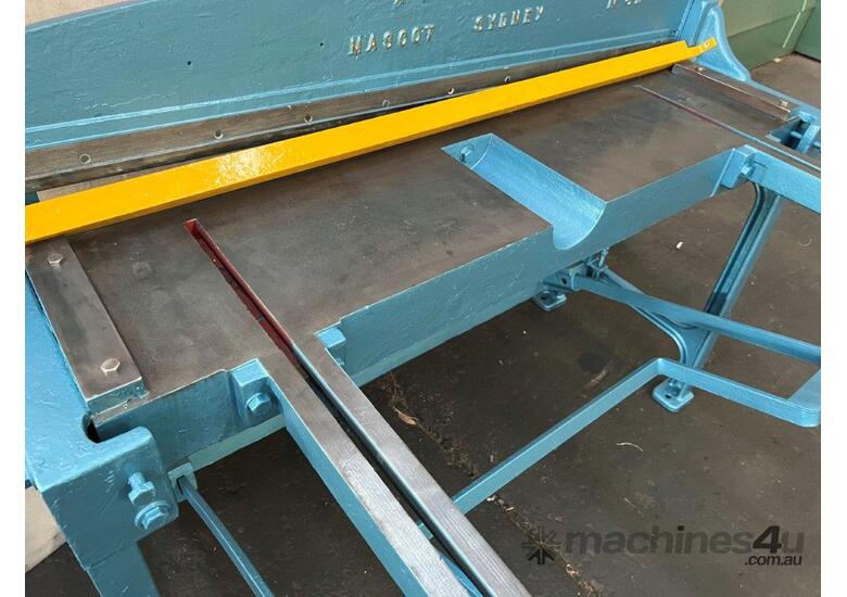 AP Lever 4E Treadle Guillotine 1244mm x 1.2mm, with back gauge