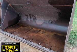 Case 821C & B Loader Bucket, E.M.U.S AS253