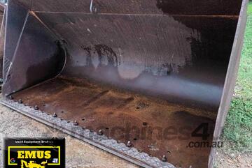 Case 821C & B Loader Bucket, E.M.U.S AS253