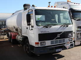 1993 VOLVO FL10 TANK TRUCK - picture0' - Click to enlarge