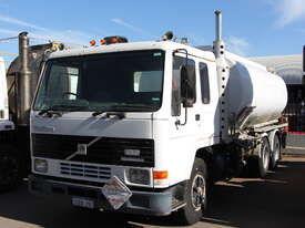 1993 VOLVO FL10 TANK TRUCK - picture1' - Click to enlarge