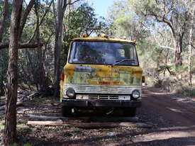 4x2 FORD DIESEL TRUCK - picture1' - Click to enlarge