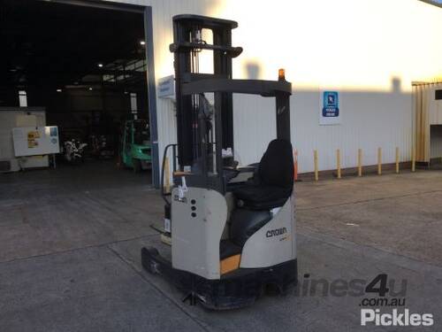 Crown Electric Pallet Forklift