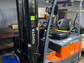 Toyota Electric Counterbalance Forklift  - picture2' - Click to enlarge