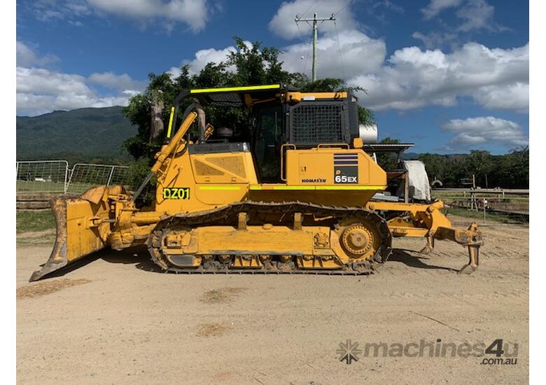 caption 2011 Komatsu D65 EX-17 Dozer