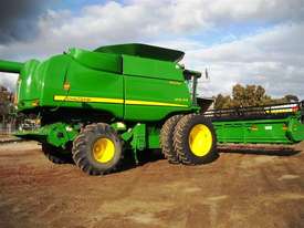 John Deere 9770 STS with 630R Platform - picture0' - Click to enlarge