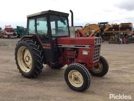 International 685 Tractor 4 x 2 - picture0' - Click to enlarge