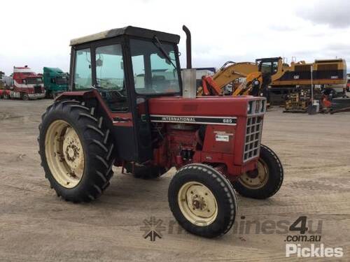 International 685 Tractor 4 x 2