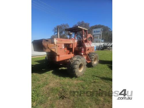 DitchWitch R100 Trenching Machine