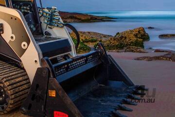   NORM 2050 4 in 1 Bucket with Teeth Skidsteer