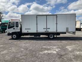 2002 Isuzu FRR500 Pantech - picture2' - Click to enlarge