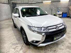2017 Mitsubishi Outlander LS Safety Pack Petrol (Ex Council) - picture2' - Click to enlarge