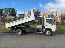 Truck Tipper Hino 4 Tonne 2004 Ex-council 117497km Keverick Crane 1GTA825 SN1612 - picture0' - Click to enlarge