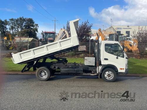 Truck Tipper Hino 4 Tonne 2004 Ex-council 117497km Keverick Crane 1GTA825 SN1612