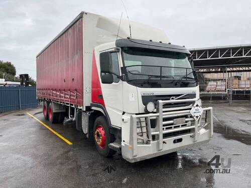 2013 Volvo FM MK2 Curtainsider Day Cab