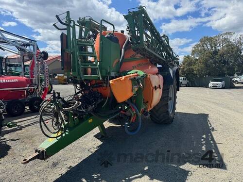 caption Amazone UX4200 Pull Sprayers