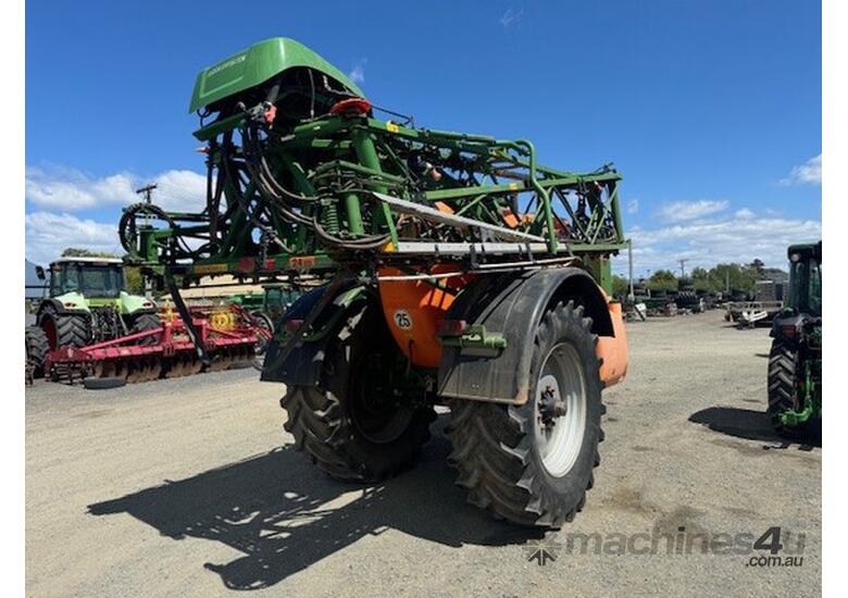 caption Amazone UX4200 Pull Sprayers