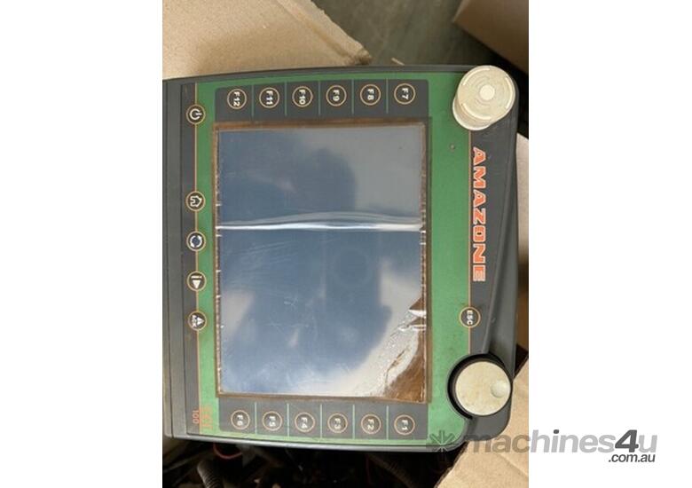 caption Amazone UX4200 Pull Sprayers