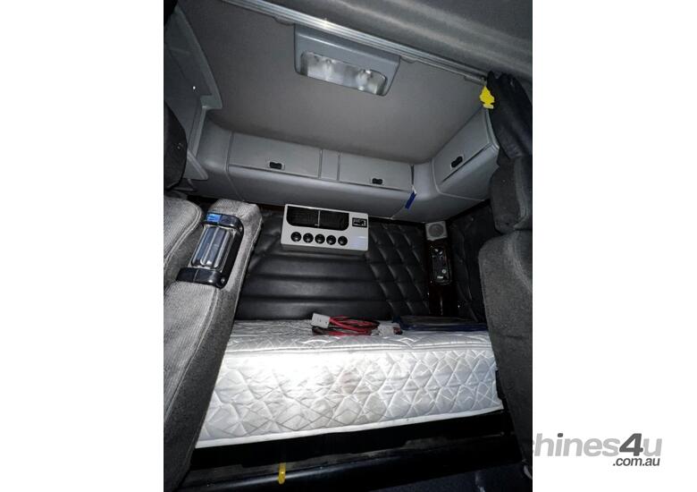 caption 2019 Freightliner Glider 122SD Prime Mover