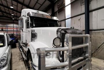 2019 Freightliner Glider 122SD Prime Mover