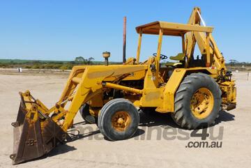 John Deere 1976   410 Backhoe