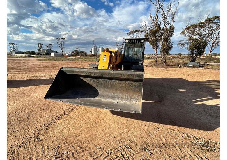 caption 2009 JCB 541-70 SUPER TELEHANDLER