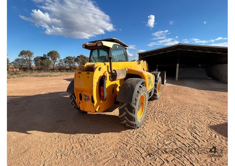 caption 2009 JCB 541-70 SUPER TELEHANDLER
