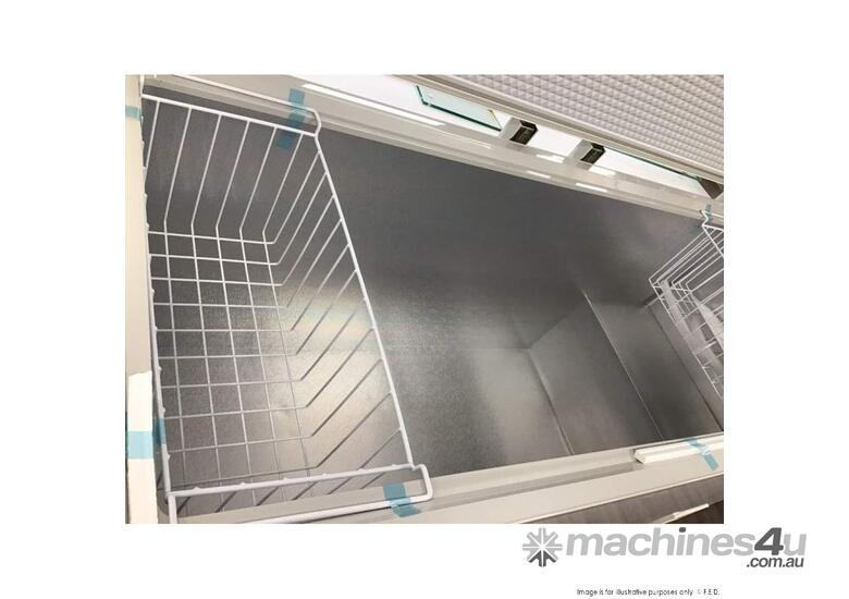 Chest Freezer with SS lid - BD768F