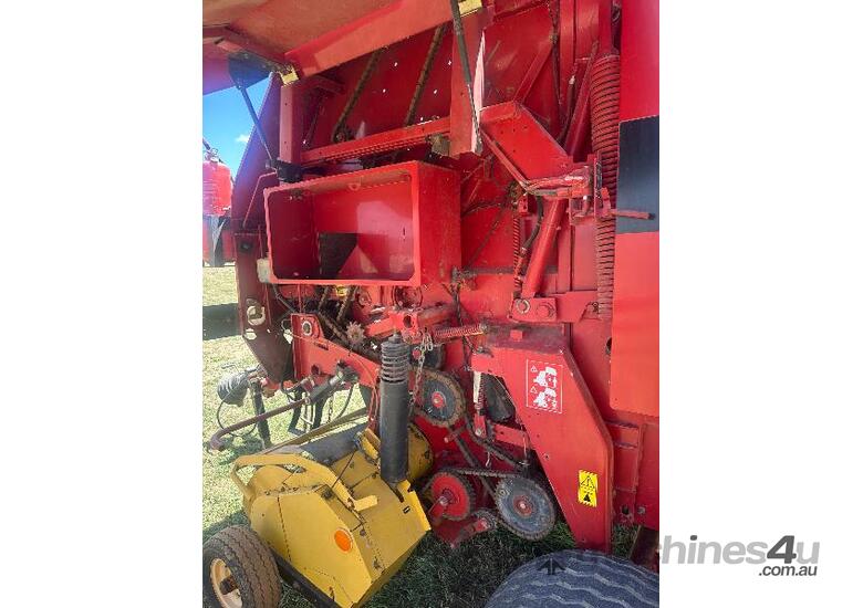 caption New Holland BR750 Round Baler