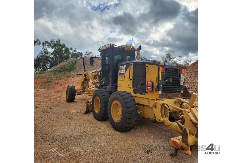 caption 2009 Caterpillar 140M