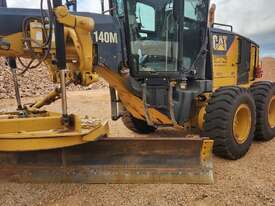 2009 Caterpillar 140M  - picture2' - Click to enlarge