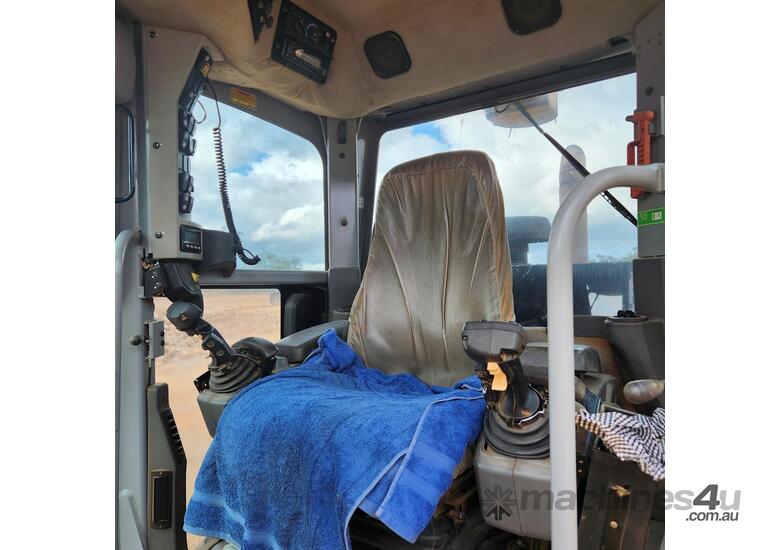 caption 2009 Caterpillar 140M