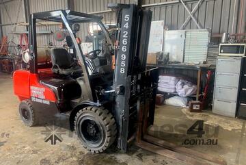 NISSAN UGL02A30U ForkLift 2.5 ton