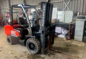NISSAN UGL02A30U ForkLift 2.5 ton NISSAN UGL02A30U ForkLift 2.5 ton