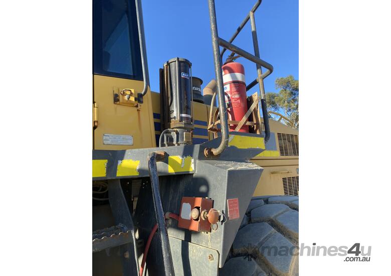 caption 2013 Komatsu WA500-6 Articulated Wheel Loader