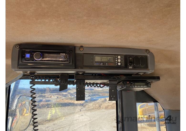 caption 2013 Komatsu WA500-6 Articulated Wheel Loader