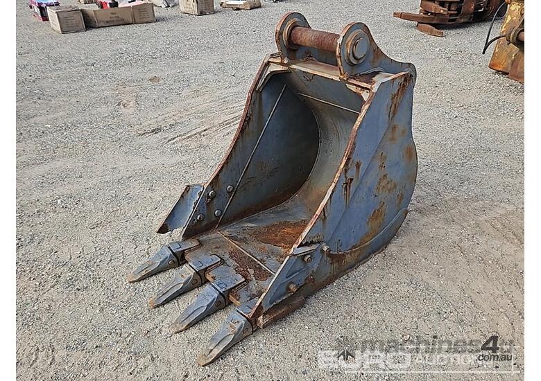 caption 750mm GP Bucket to suit 20t Excavator, Ears 330mm, Centres 460mm, Pins 80mm