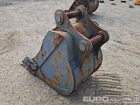 750mm GP Bucket to suit 20t Excavator, Ears 330mm, Centres 460mm, Pins 80mm  - picture1' - Click to enlarge