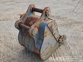750mm GP Bucket to suit 20t Excavator, Ears 330mm, Centres 460mm, Pins 80mm  - picture2' - Click to enlarge