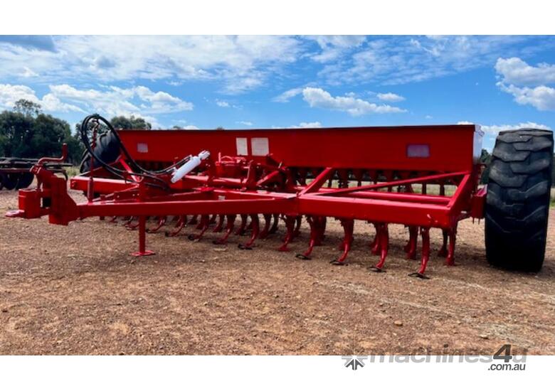 International 511 Combine