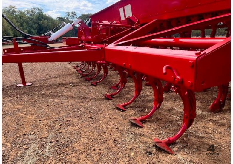 International 511 Combine