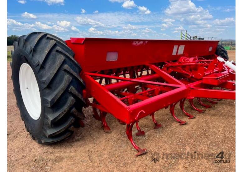 International 511 Combine