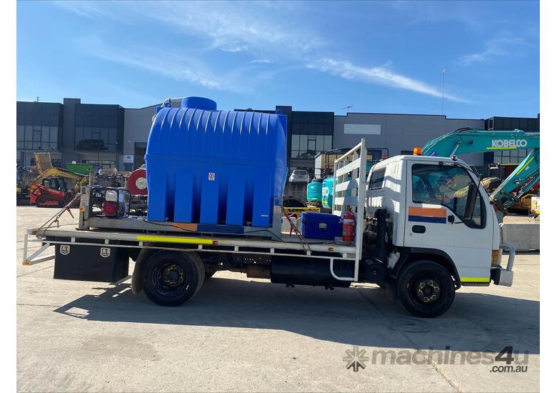 2005 Isuzu NQR450 Medium