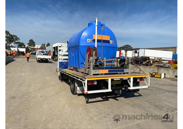 2005 Isuzu NQR450 Medium