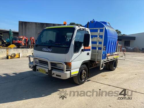 2005 Isuzu NQR450 Medium