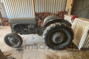 FERGUSON ANTIQUE TRACTOR