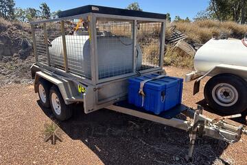 2017 GINO BOX TRAILER WITH FUEL POD