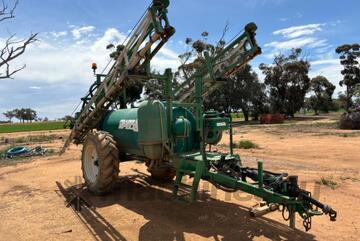 GOLDACRES PRAIRIE SPECIAL TRAILING SPRAYER, PTO, 3000LT TANK, 24 METRE BOOM.